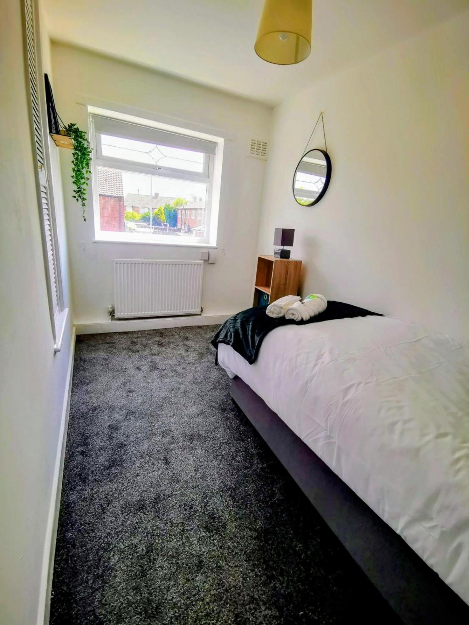 No 7 - Bright, Spacious 3 Bed Home With Parking & Wifi Huyton Extérieur photo